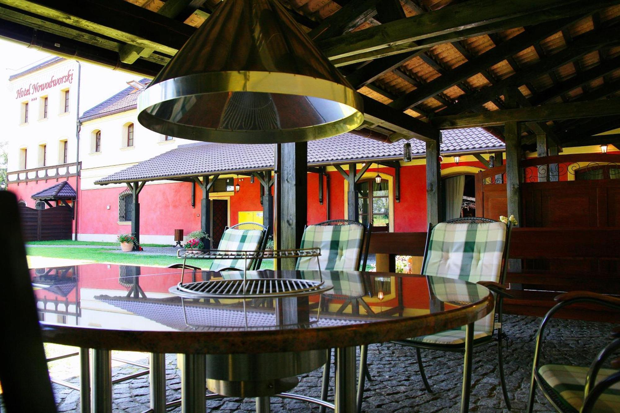Hotel Nowodworski Legnica Exterior photo