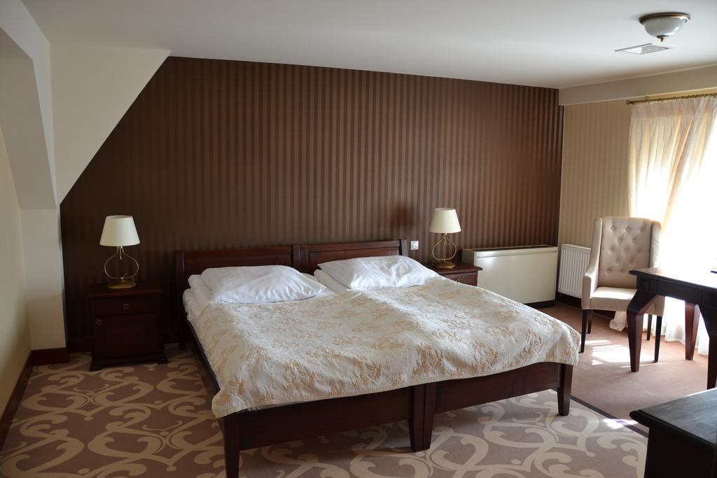 Hotel Nowodworski Legnica Exterior photo